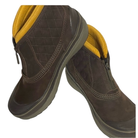 🎁SALE🎁CLARKS MUCKER WATERPROOF INSULATED BROWN ZIP FRONT BOOTS SZ 6.5 MED EUC - Picture 7 of 12